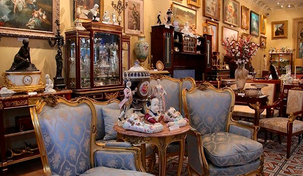 <center>Купим антиквариат<br />по высоким ценам<br />в Москве, по России и СНГ.<br />Рассмотрим любые Ваши предложения.</center>