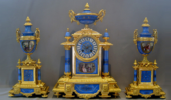 <center>Купим антиквариат<br />по высоким ценам<br />в Москве, по России и СНГ.<br />Рассмотрим любые Ваши предложения.</center>